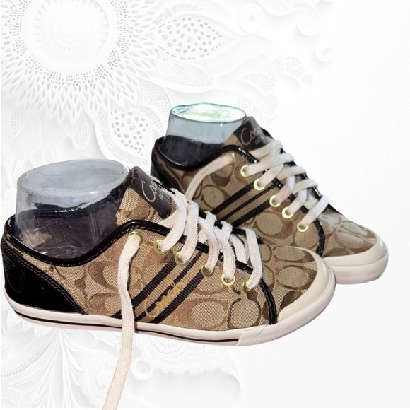 Coach Shoes - EUC Women’s Coach Folly Sneakers  with Gold Signature Size 6B
